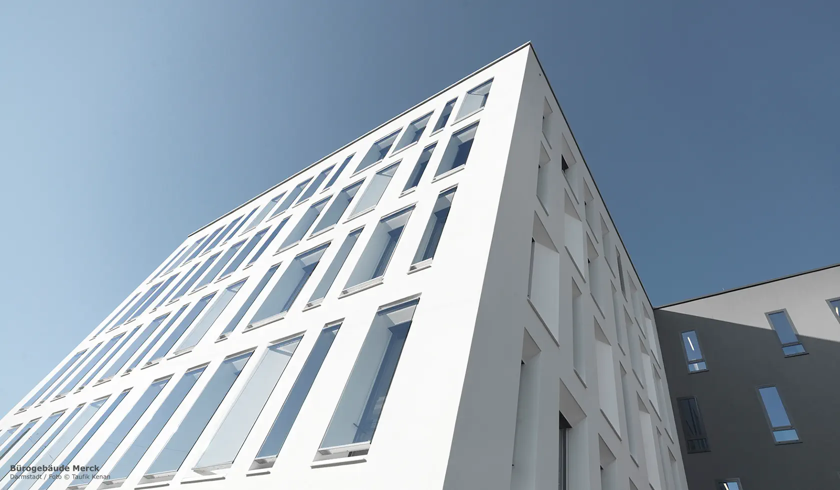 Bürogebäude Merck Darmstadt / Foto © Taufik Kenan